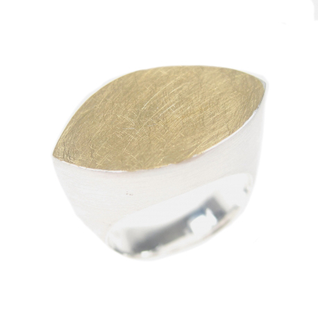 Massief zilveren ring met goud aan de bovenkant ref. 10576